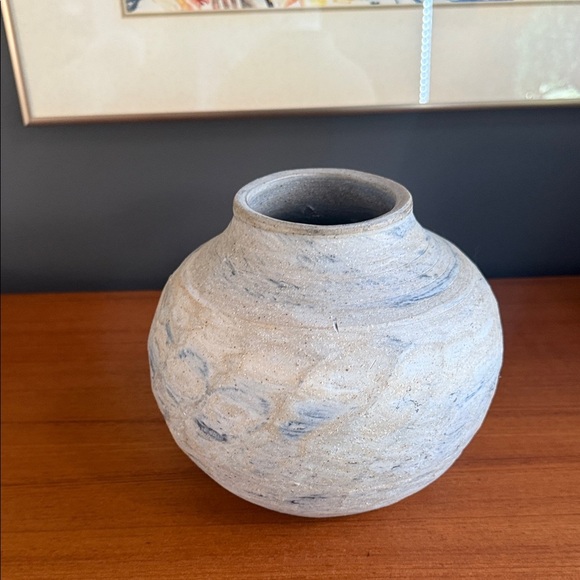 Artisan Ceramic Vase in Blue and Gray signed Hunts crafted vase or yarn holder - Picture 3 of 9